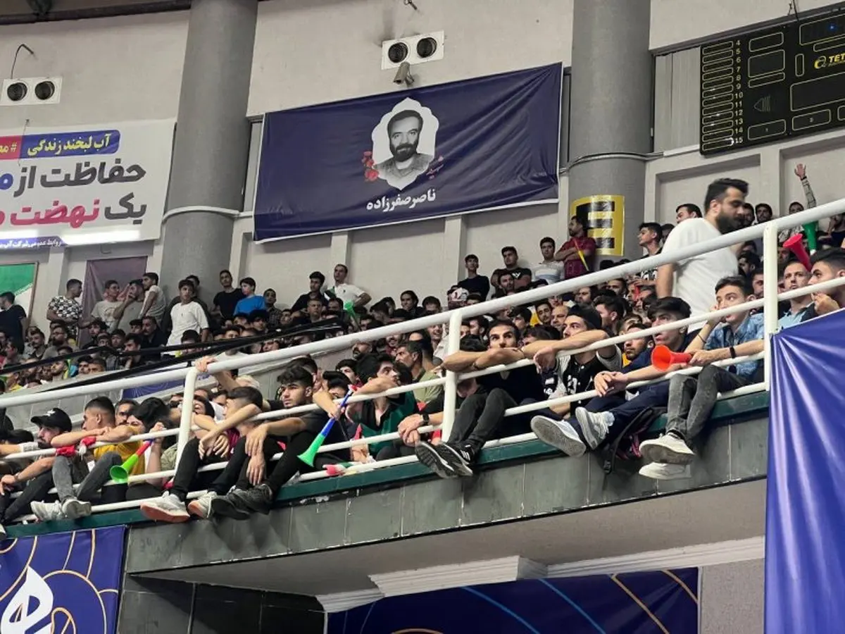 عجیب‌ترین تماشاگران ارومیه: بین زمین و آسمان!