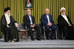 تصاویر دیدار مسئولان نظام و سفرای اسلامی با رهبر انقلاب