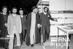تصاویر بازدید رهبر انقلاب از نمایشگاه کتاب