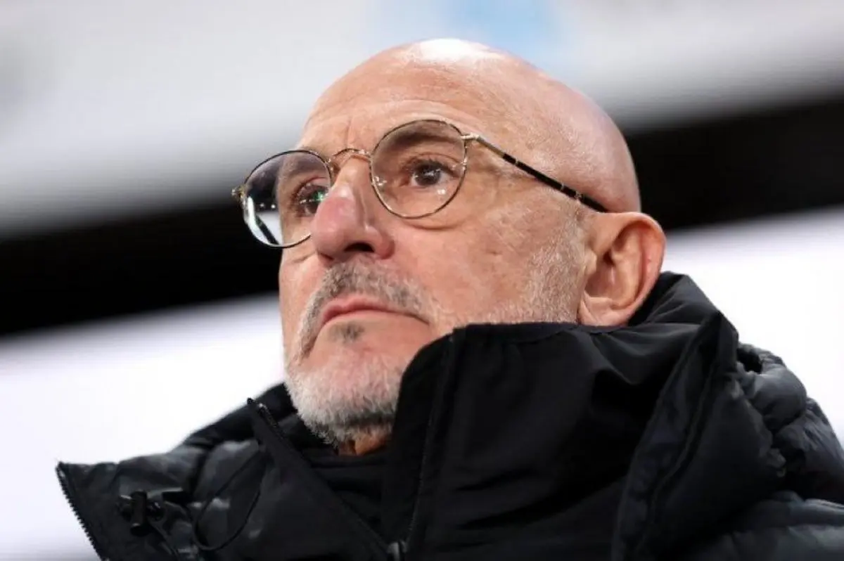 را موس در سطحی نیست که از او دعوت کنم!