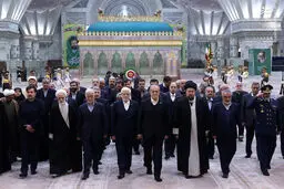 تصاویر رهبر انقلاب و دولتمردان در مرقد مطهر امام راحل