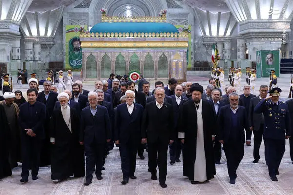 تصاویر رهبر انقلاب و دولتمردان در مرقد مطهر امام راحل