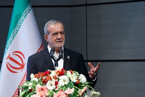 پزشکیان: با کمک کارگران، ایران را طوری می‌سازیم تا بیگانگان از طمع به کشورمان ناامید شوند