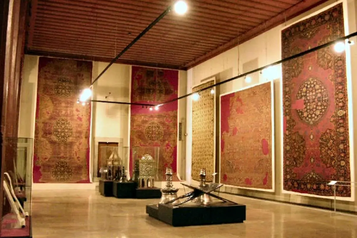 توضیحات رییس موزه مقدم درباره جنجال اخیر؛ فرش‌ها ارزش کلکسیونی‌ ندارند!