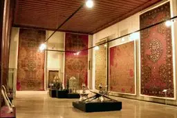 توضیحات رییس موزه مقدم درباره جنجال اخیر؛ فرش‌ها ارزش کلکسیونی‌ ندارند!