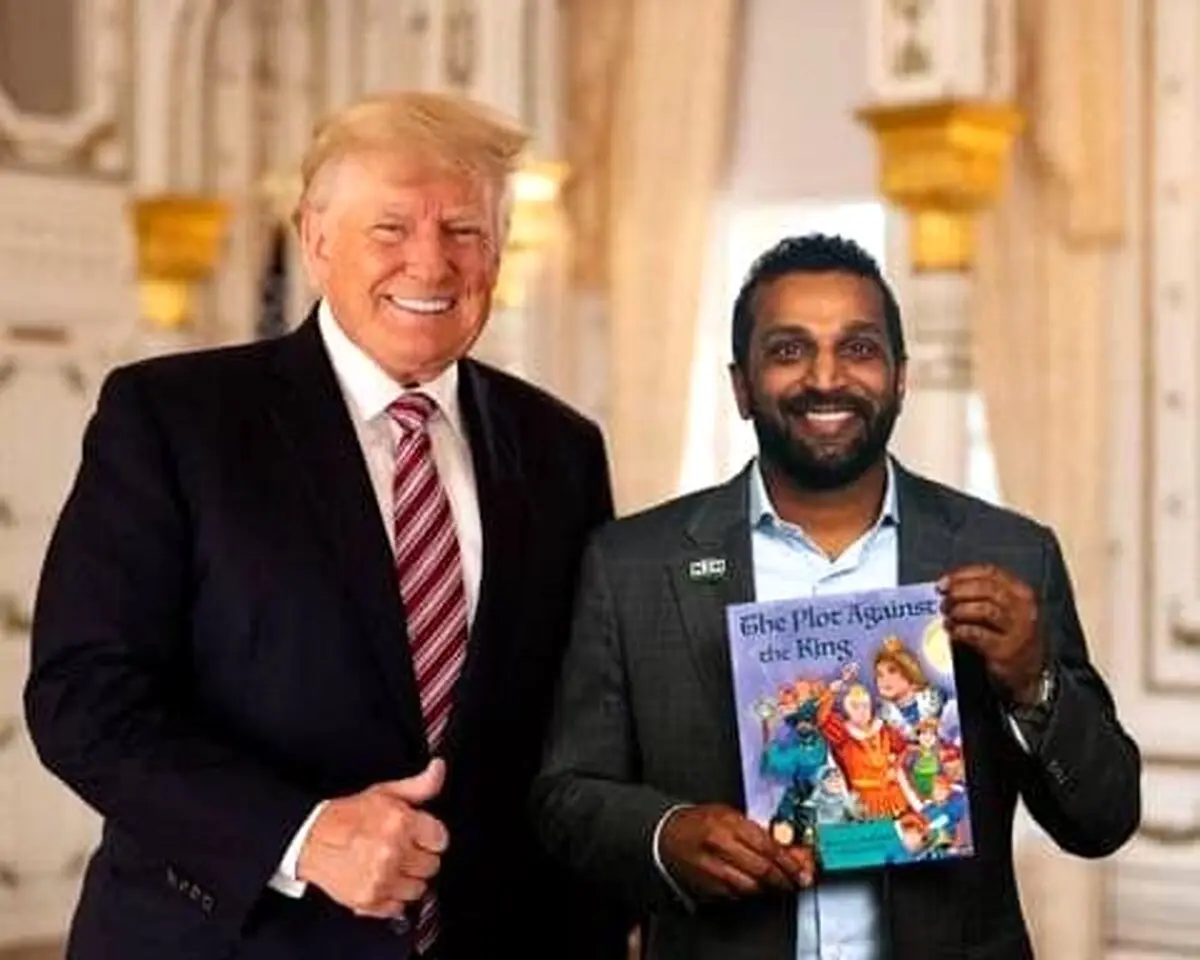 "توطئه علیه پادشاه!"