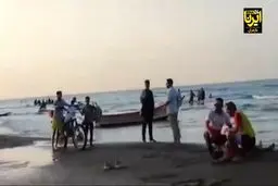 لحظه نجات یک غریق جوان در آب‌های ساحلی رامسر