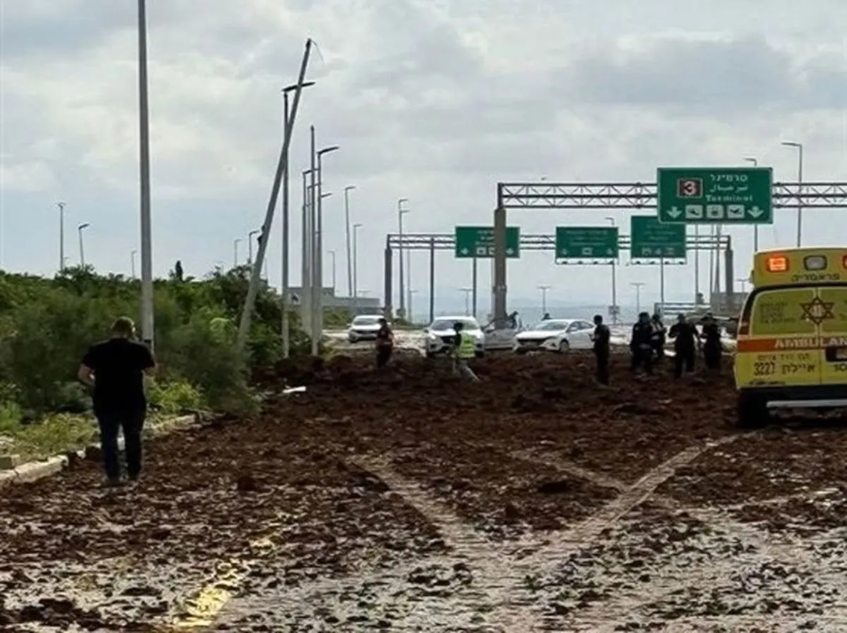 محل سقوط موشک یمنی در تل‌آویو منجر به ایجاد حفره‌ای به قطر و عمق ده‌ها متر شد + ویدئو