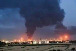 آتش‌سوزی پالایشگاه تهران ١١ نفر را مصدوم داشت