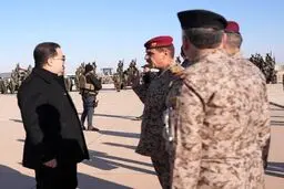 حضور نخست وزیر عراق در پایگاه آمریکایی + عکس