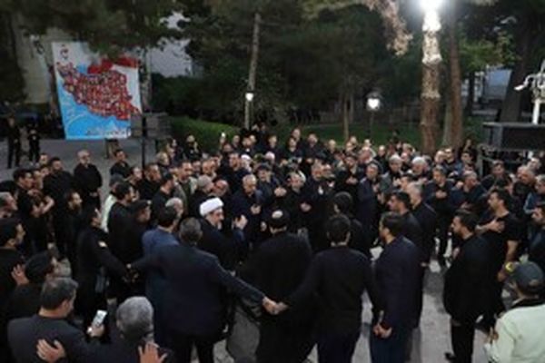 تصاویر عزاداری مسعود پزشکیان در کنار مردم تبریز