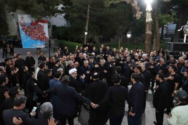 تصاویر عزاداری مسعود پزشکیان در کنار مردم تبریز