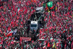 توصیف یک کلمه ای خبرنگار ایتالیایی از تشییع پیکر رهبر شهید