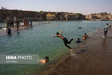 شنا در رودخانه