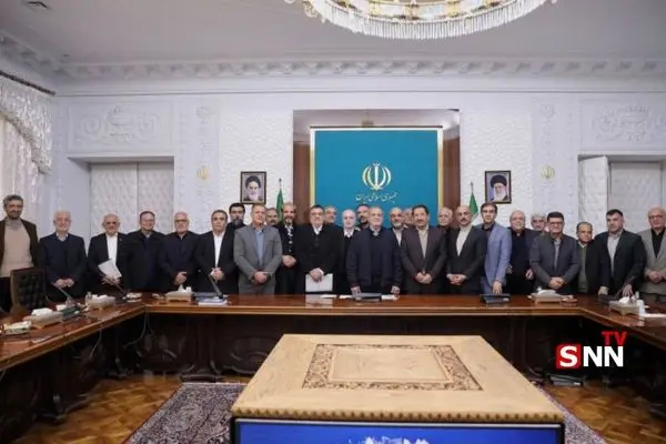 تصاویر جلسه رئیس‌جمهور و فعالان اقتصادی با حضور همتی