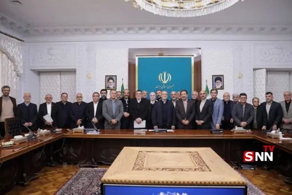 تصاویر جلسه رئیس‌جمهور و فعالان اقتصادی با حضور همتی