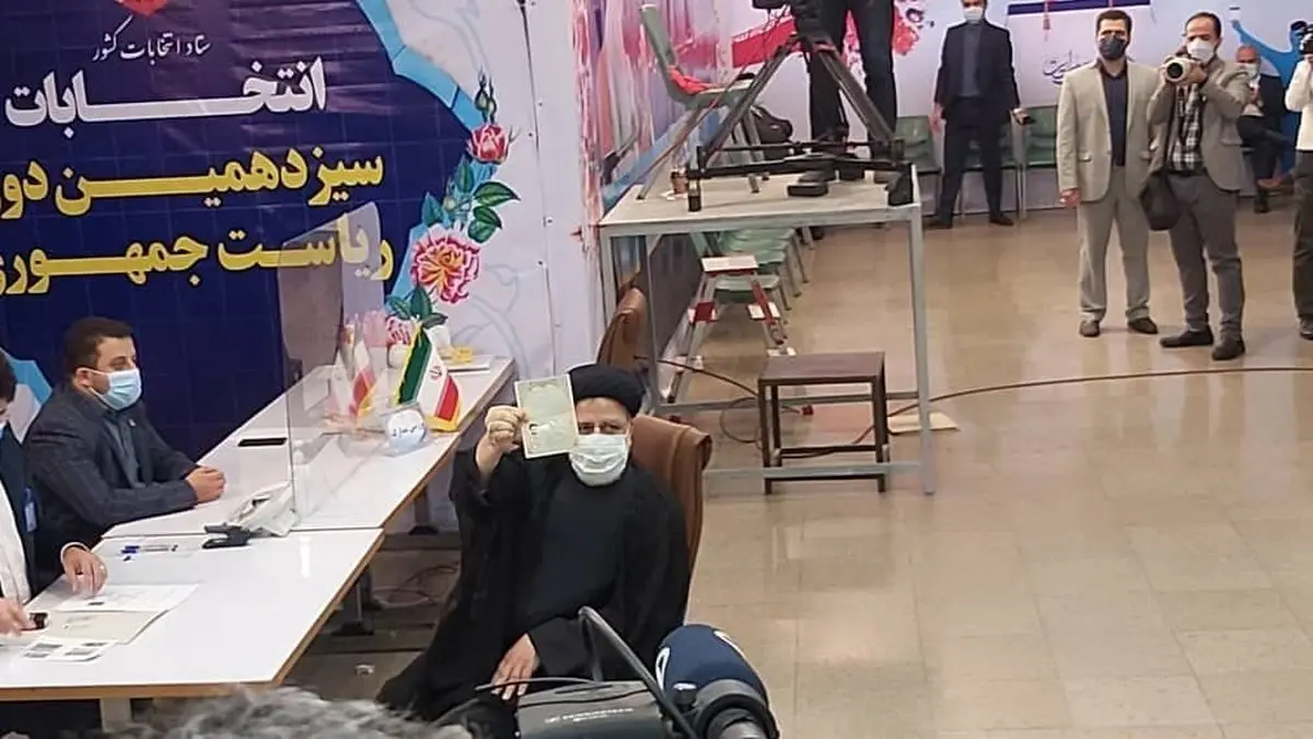 مستقل آمده‌ام و حضور نافی حضور هیچکس نیست