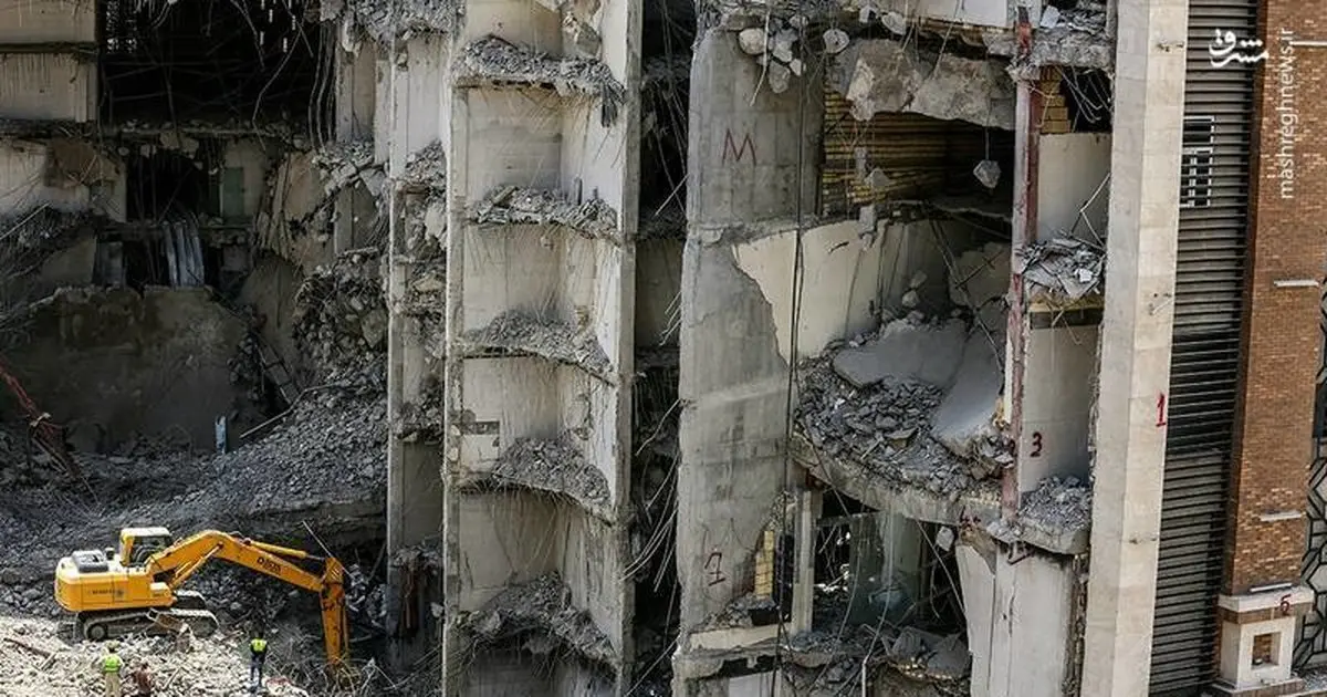 فیلم تلخ از بی‌قراری‌های پدر در تشییع دو برادر فوت شده در متروپل