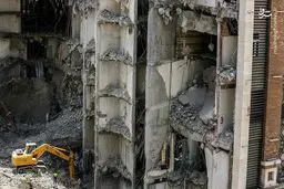 فیلم تلخ از بی‌قراری‌های پدر در تشییع دو برادر فوت شده در متروپل