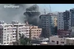 لحظه تخریب برج رسانه‌ای الجلا در غزه با شلیک پهپاد اسرائیلی
