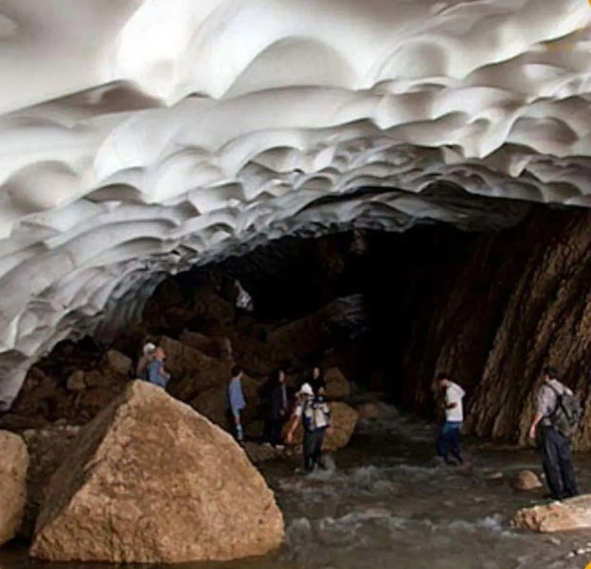 عجیب ترین غار ایران که تمام سال برف دارد