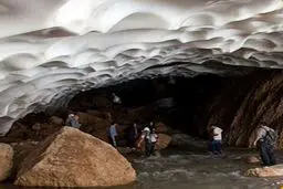 عجیب ترین غار ایران که تمام سال برف دارد