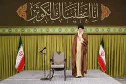اجرای سرود سلام فرمانده توسط مداح لبنانی در دیدار با رهبر انقلاب