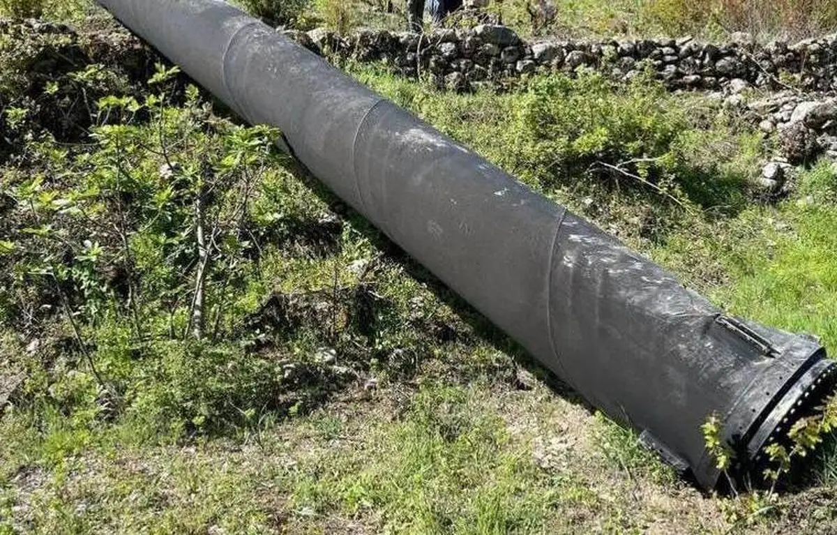 انتقال بقایای موشک ایرانی توسط بالگرد اسرائیلی 