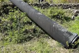 انتقال بقایای موشک ایرانی توسط بالگرد اسرائیلی 