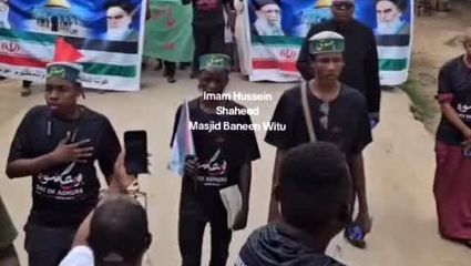  دسته عزاداری مردم کنیا با تصاویر رهبران انقلاب

