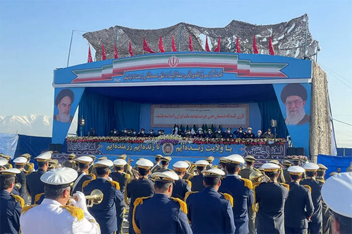 رژه تجهیزات پیشرفته نظامی ارتش جمهوری اسلامی ایران