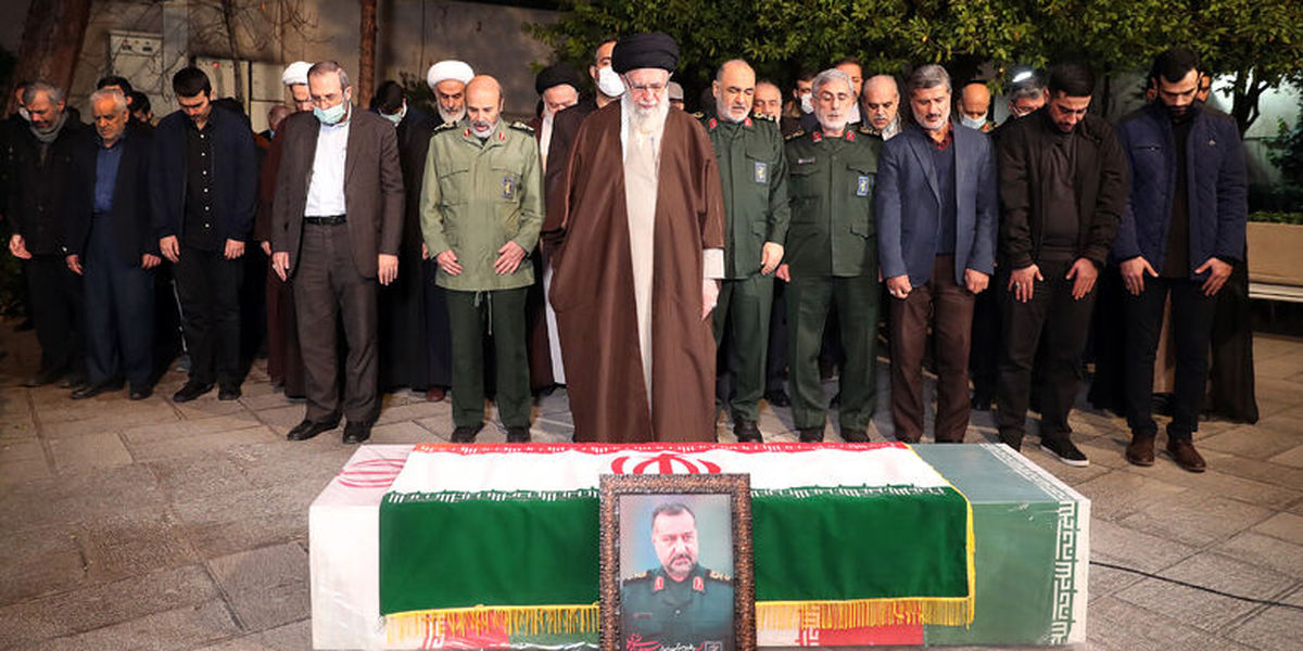  اقامه نماز رهبر انقلاب بر پیکر سردار شهید سید رضی موسوی