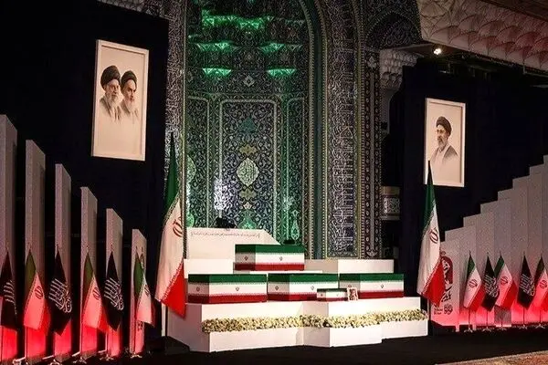 لحظه به لحظه با ورود و  ادای احترام سران و مقامات به قائد شهید