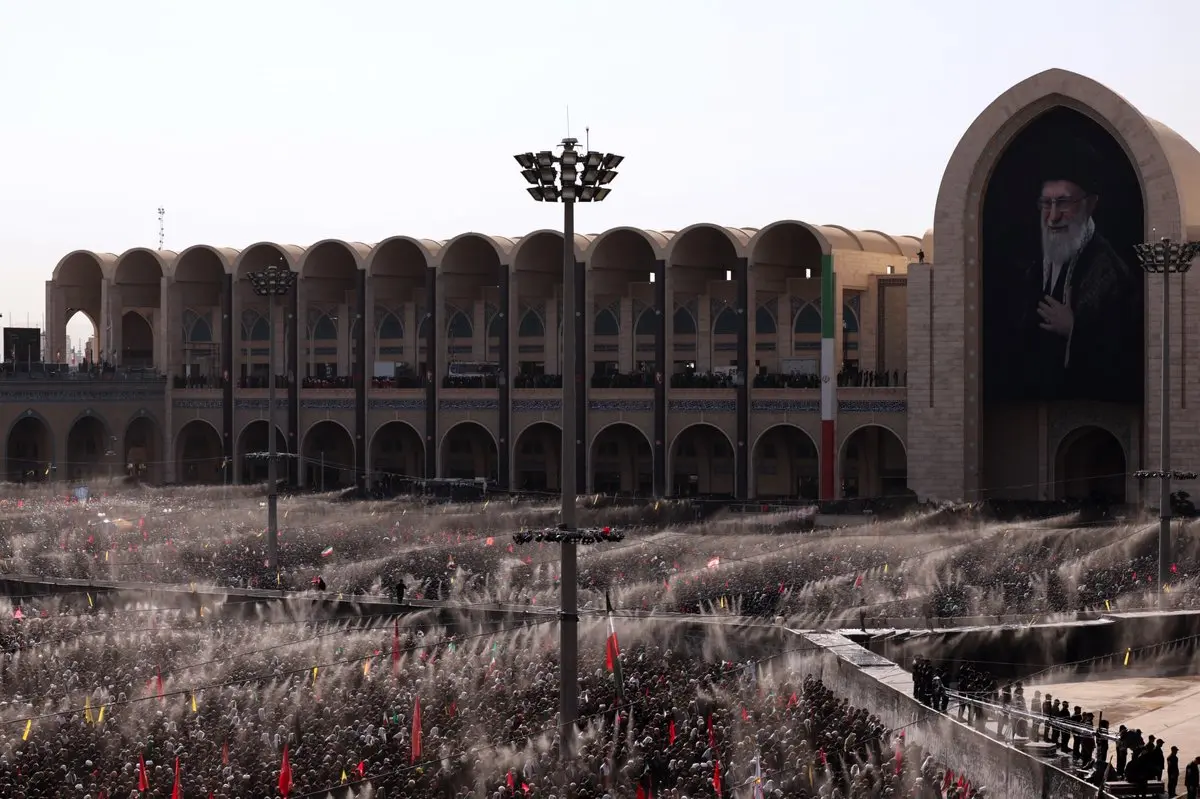 تصاویر تکمیلی اقامه نماز بر پیکر «رهبر شهید انقلاب»
