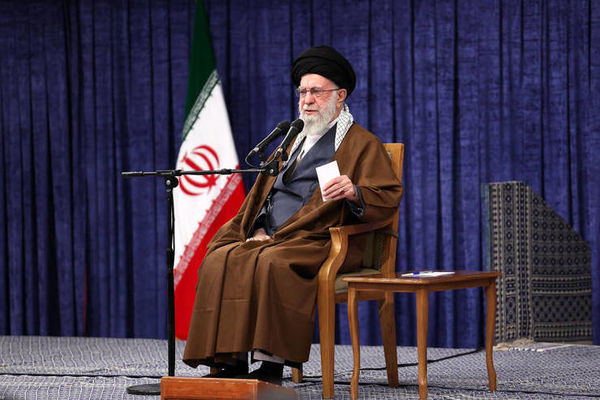 رهبر انقلاب : ایران قوی؛ تنها راه‌حل مشکلات است