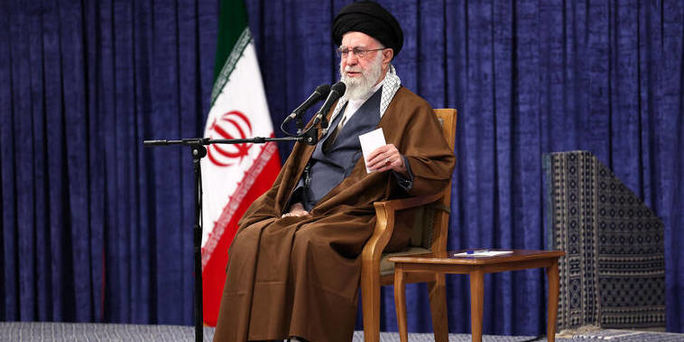 رهبر انقلاب : ایران قوی؛ تنها راه‌حل مشکلات است