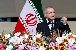 حضور متفاوت پزشکیان در راهپیمایی امروز