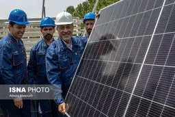 تصاویر راه‌اندازی نیروگاه‌های خورشیدی نهاد ریاست جمهوری
 