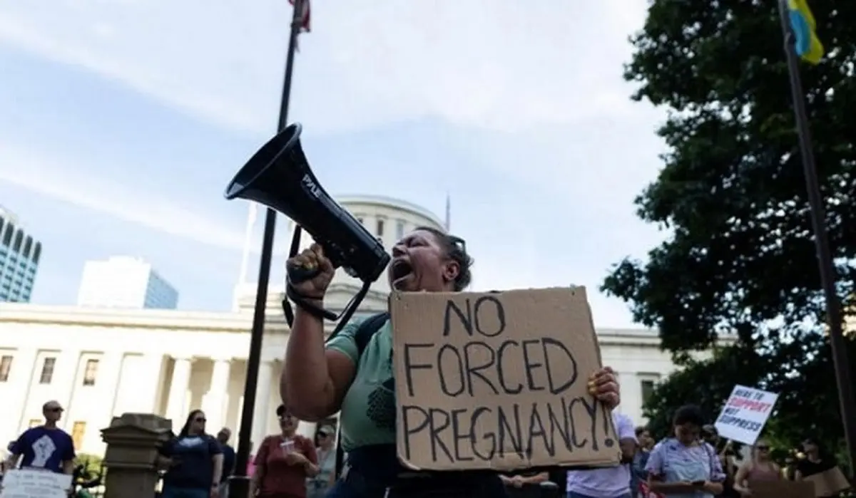 لغو قانون سقط جنین؛ تصمیمی که می تواند آمریکا را زیر و رو کند/ بایدن از گوشه رینگ فرار می کند؟