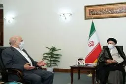 عکس : طرز نشستن عیسی کلانتری مقابل رییسی