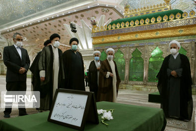رئیس جمهور متخب در مرقد امام (ره)