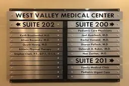 چرا تابلوهای راهنما طبقات و پلاک‌ها، هویت یک ساختمان را می‌سازند؟