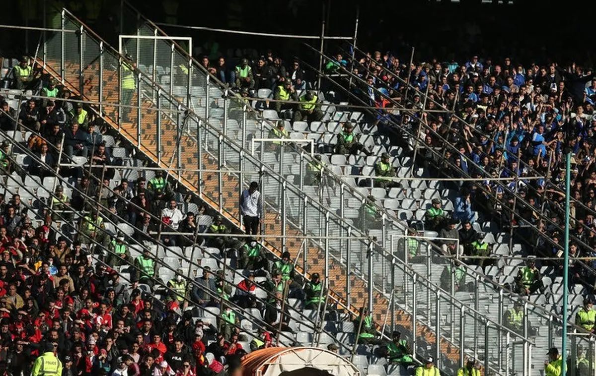 بمب ساعتی در ورزشگاه آزادی / هر لحظه امکان فرو ریختن وجود دارد