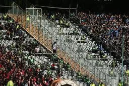 بمب ساعتی در ورزشگاه آزادی / هر لحظه امکان فرو ریختن وجود دارد