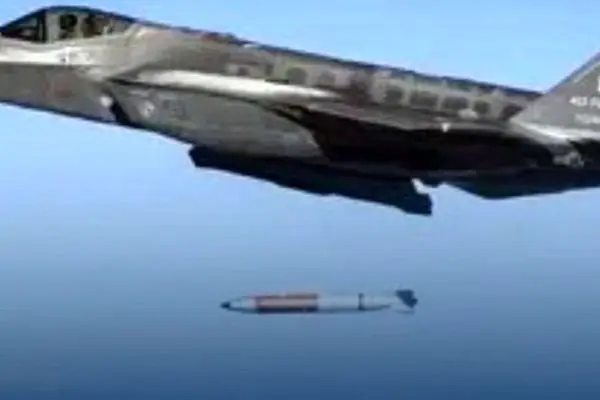 پرتاب بمب اتمی جدید آمریکا از یک فروند جنگنده اف۳۵