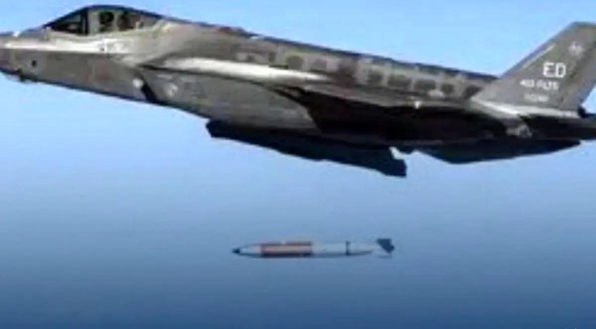 پرتاب بمب اتمی جدید آمریکا از یک فروند جنگنده اف۳۵