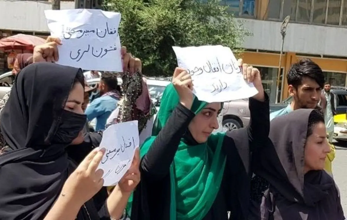 دستور جدید طالبان: زنان شاغل فعلا خانه بمانند 