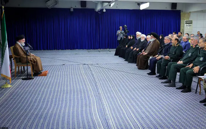 رهبر انقلاب: جوانان ما توانسته‌اند هویت دینی خود را حفظ کنند