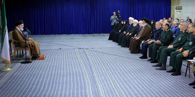 رهبر انقلاب: جوانان ما توانسته‌اند هویت دینی خود را حفظ کنند