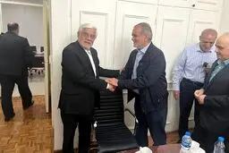 اولین تصویر از پزشکیان و عارف دست در دست هم در نهاد ریاست‌جمهوری